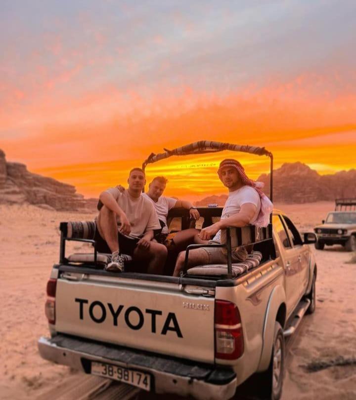 Апартаменты Saleem With Jeep Tour Вади-Рам Экстерьер фото
