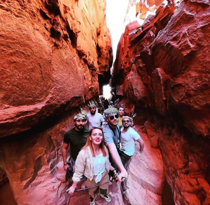 Апартаменты Saleem With Jeep Tour Вади-Рам Экстерьер фото