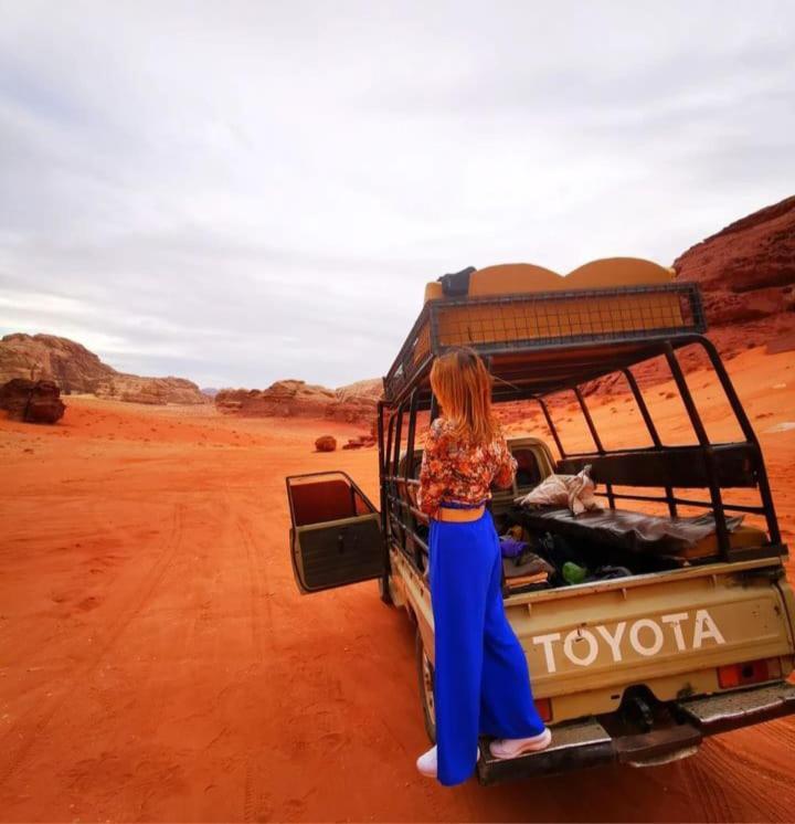 Апартаменты Saleem With Jeep Tour Вади-Рам Экстерьер фото